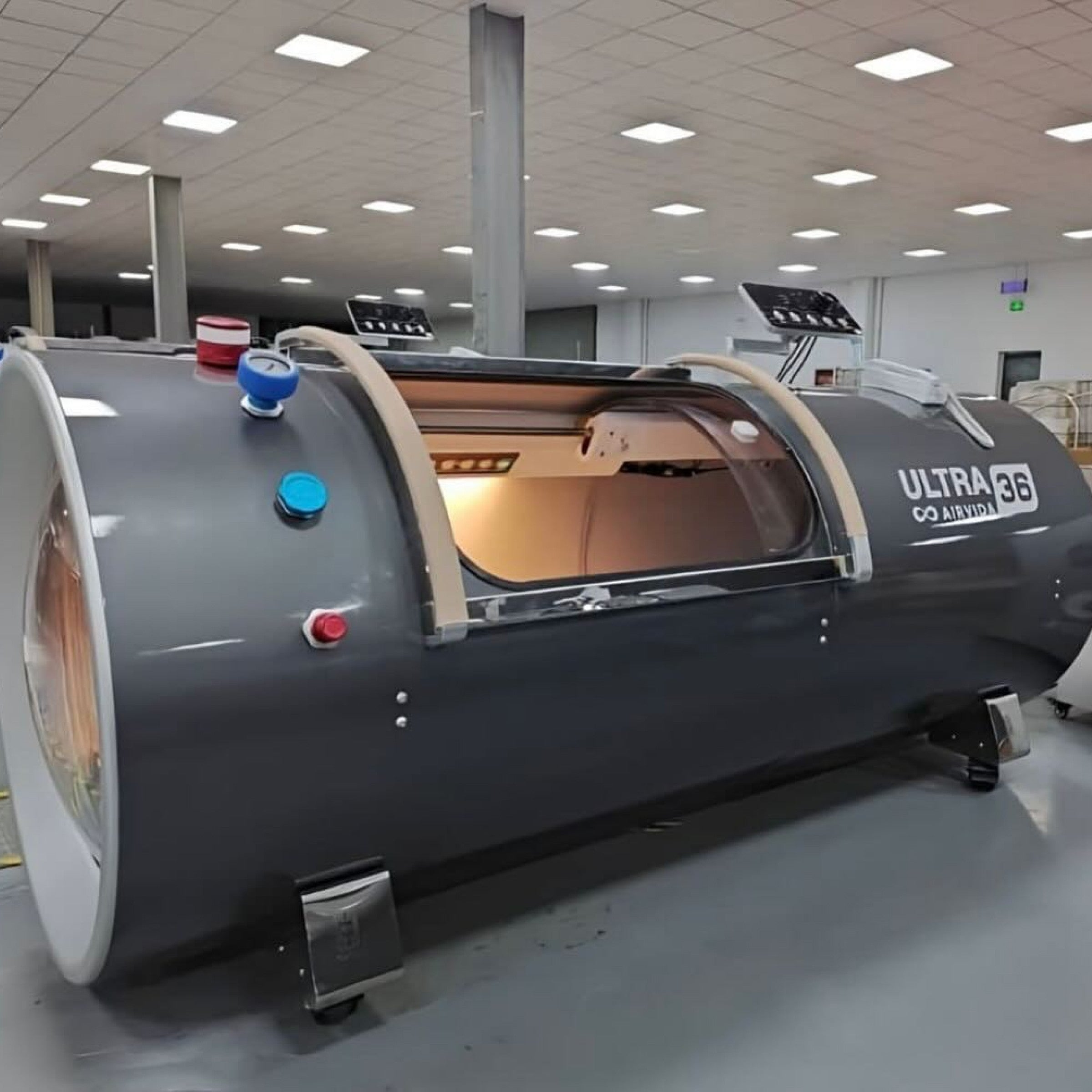 Airvida Ultra 36 2.0 ATA (89" x 36") Hard Shell Lying Hyperbaric Chamber