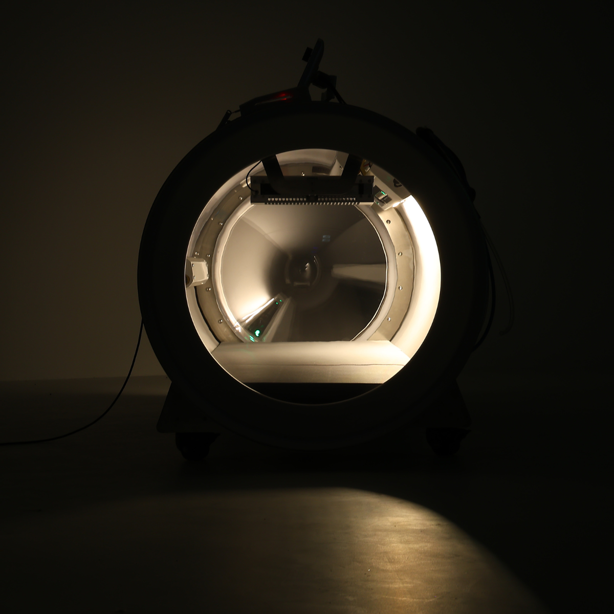 Airvida Ultra 36 2.0 ATA (89" x 36") Hard Shell Lying Hyperbaric Chamber