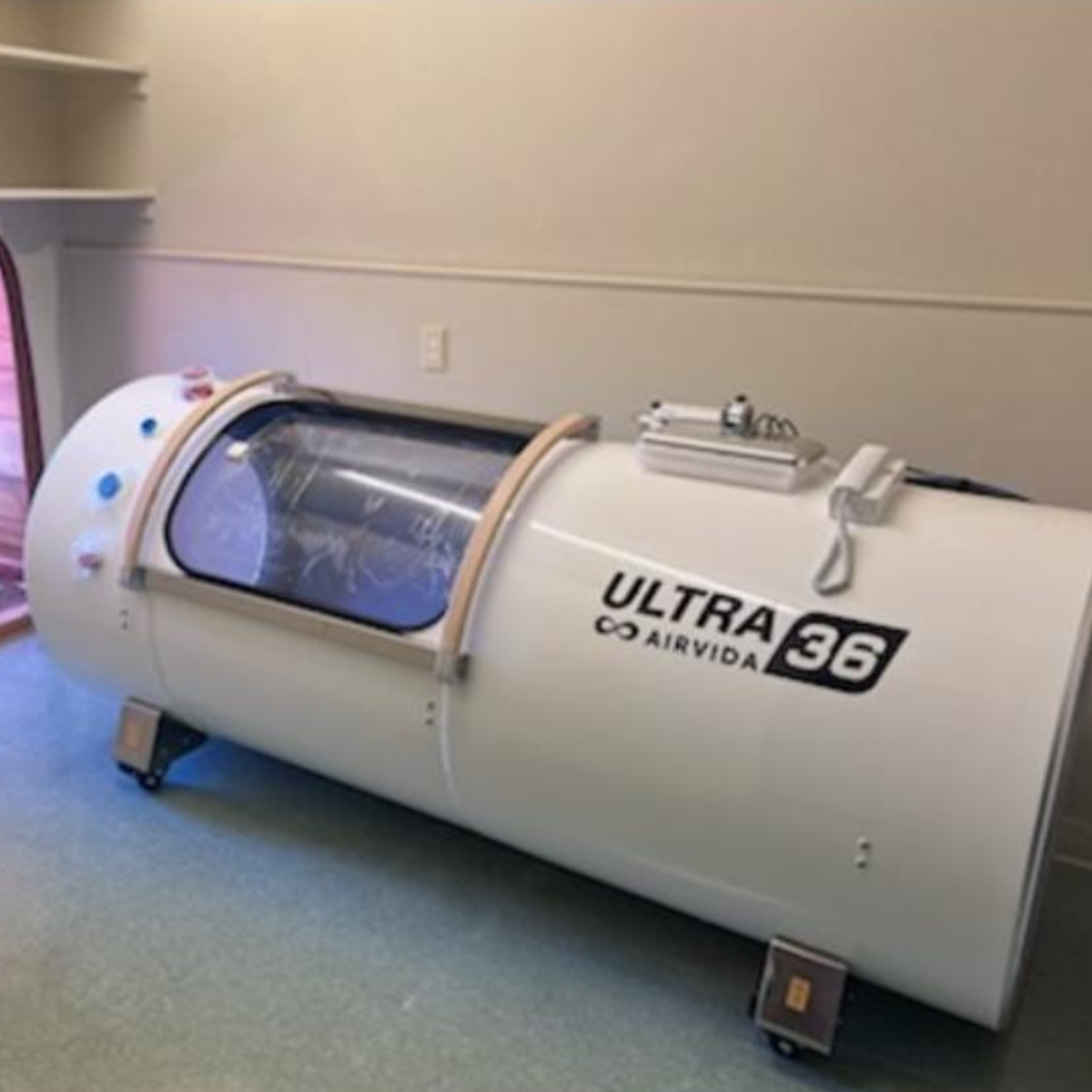 Airvida Ultra 36 2.0 ATA (89" x 36") Hard Shell Lying Hyperbaric Chamber